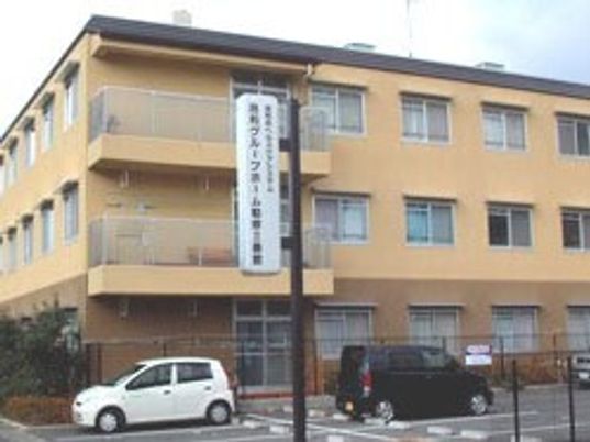 多階層の建物の外観