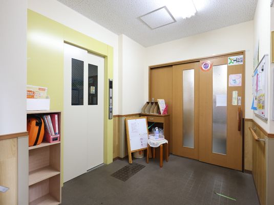 廊下とエレベーター