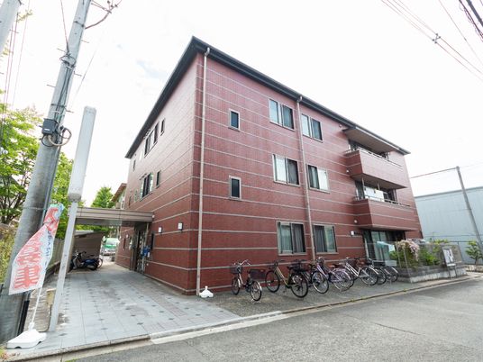 レンガ造りの建物外観
