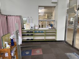 マスク着用案内の廊下