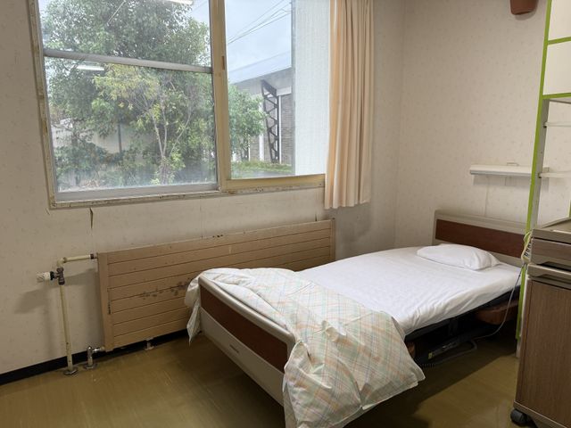 柔らかな日差しの居室 居室 自然光が差し込む居室です。ゆったりとしたベッドで快適に過ごせます。
