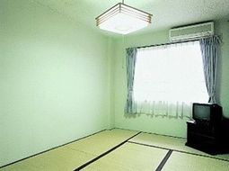 和室のある清潔な空間