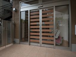 玄関ドアの外観