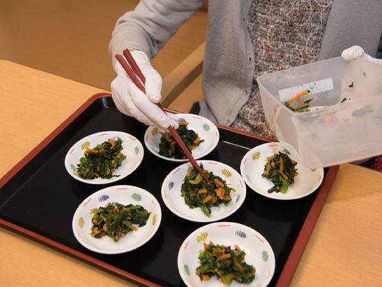 食事準備する手元