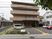 多階層のモダンな建物