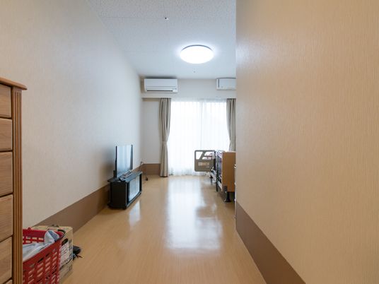 明るく広々とした居室