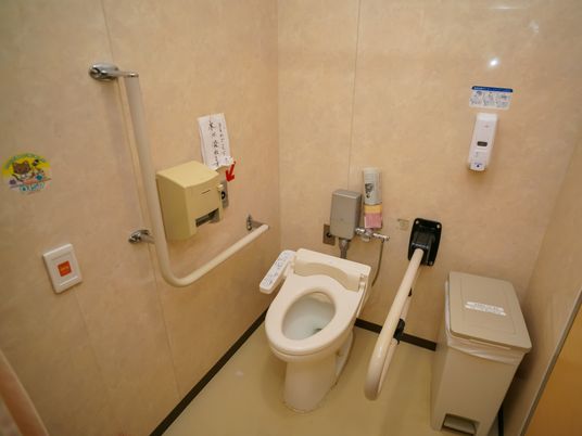 バリアフリー設計のトイレ