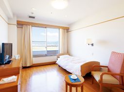 広々とした明るい居室