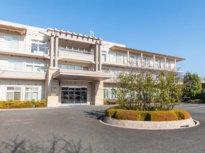 明るく開放的な建物外観