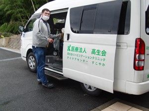 送迎車の乗車口  