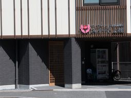 和モダンなエントランス
