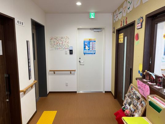 手すり付きエントランス