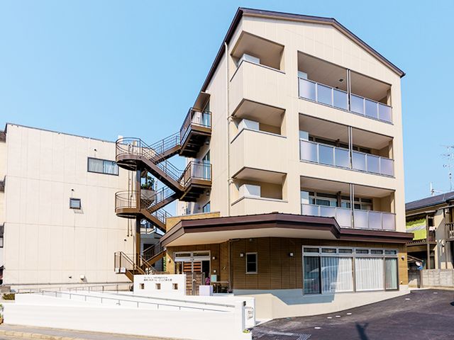建物外観 外観 シンプルで機能的な外観が印象的な建物です。バリアフリーの設計が施されています。
