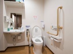 バリアフリーのトイレ設備