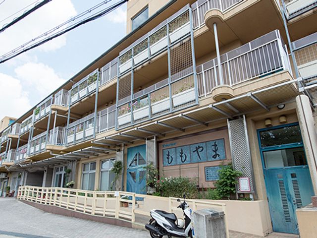 落ち着いた外観 外観 木目調の落ち着いた外観が、訪れる方を温かく迎えます。自然との調和が感じられる造りです。