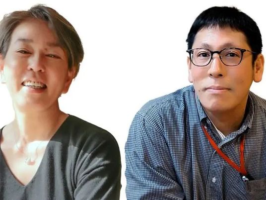 笑顔のスタッフ2人  