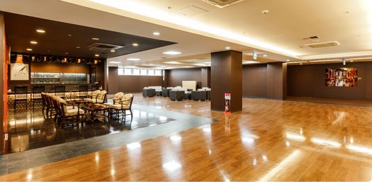 広々としたラウンジ