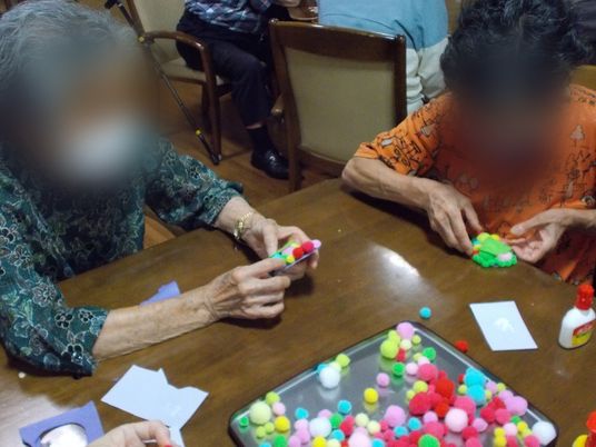 工作を楽しむ人々