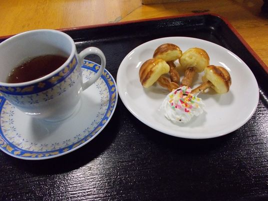 お茶とおやつのお皿