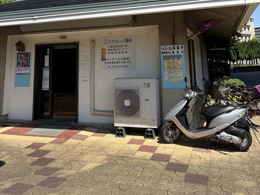 施設の出入口外観  