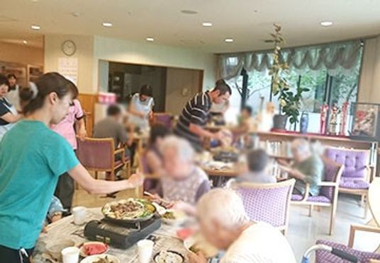 明るいダイニングルーム