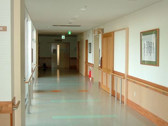 手すり付きの廊下  