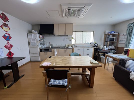 家庭的な雰囲気のキッチン