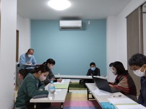 会議中の多目的室  