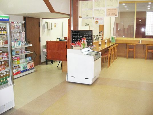 売店のある食堂  
