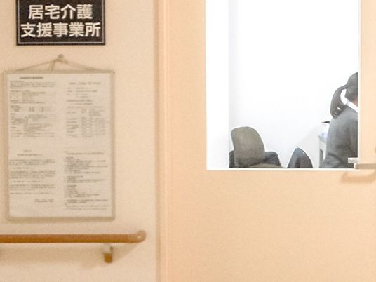案内掲示のある廊下  