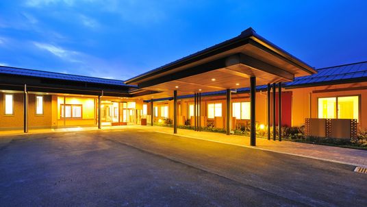 開放的なエントランス