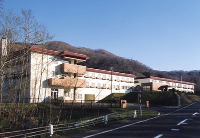 自然に囲まれた外観