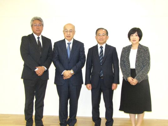 4人のスタッフイメージ  