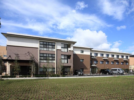 ゆったりした外観の建物