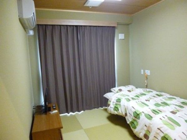 和室風の居室の一角