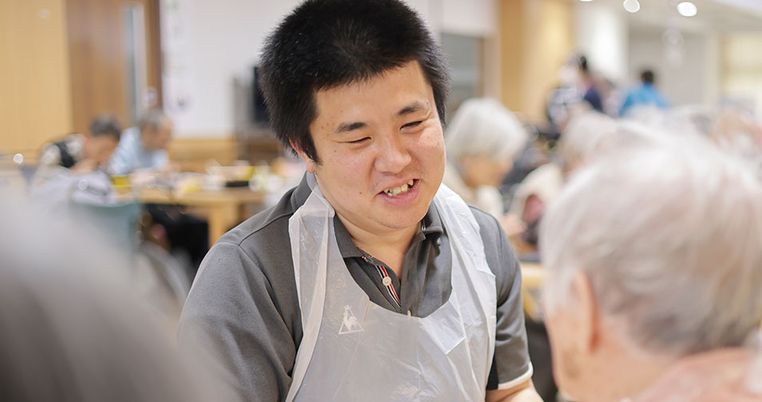スタッフの交流場面