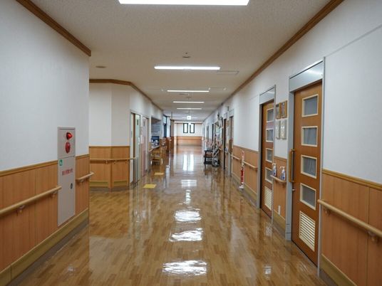 手すり付きの廊下  