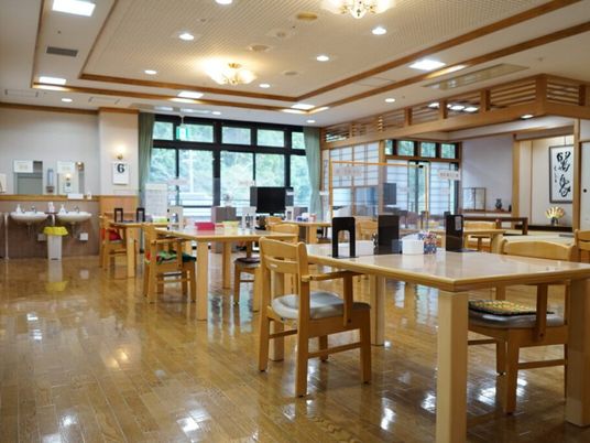 明るい食堂  