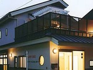 夜の建物外観