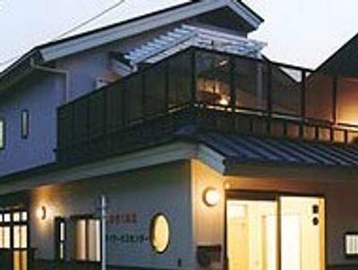 夜の建物外観