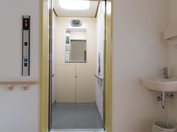 エレベーターの入口