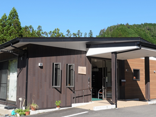 木調の建物外観  