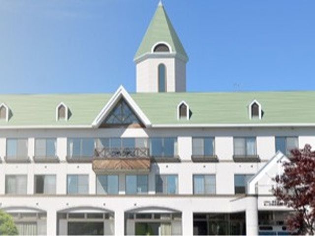 特徴的な屋根の外観 外観 特徴的な塔屋と緑の屋根が目を引く建物です。暖かみのあるデザインが施されています。