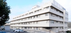 多層階の建物外観