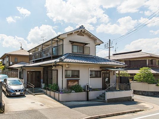 住宅街の建物外観  