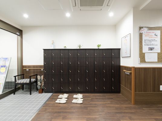 清潔な靴箱のある玄関