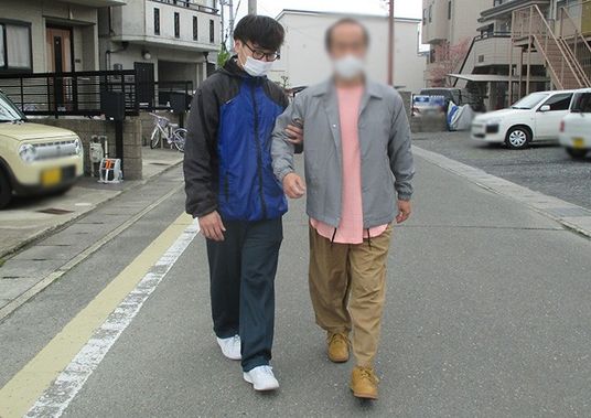 散歩中の様子 道路