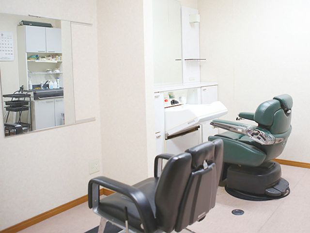 カットチェアのある室内