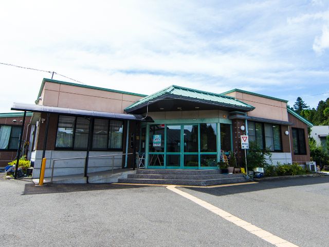 緑豊かな建物の外観 外観 自然に囲まれた建物です。心地よい環境で働けることが魅力です。