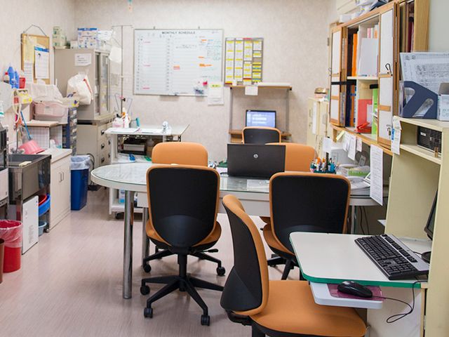 スタッフイメージ スタッフイメージ スタッフが快適に作業できる整頓されたオフィススペースです。情報共有もスムーズに行えます。